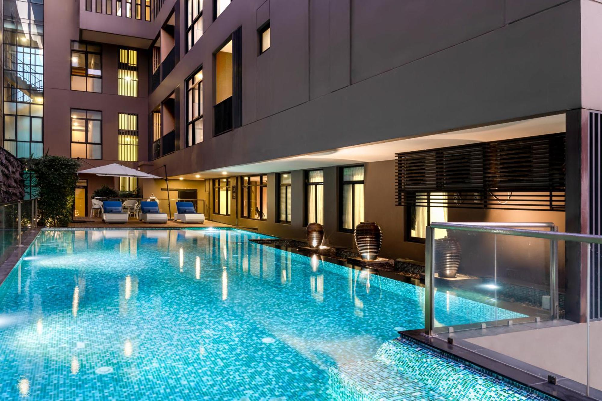 Metropolis Suites Bangkok, Tapestry Collection By Hilton Exterior foto